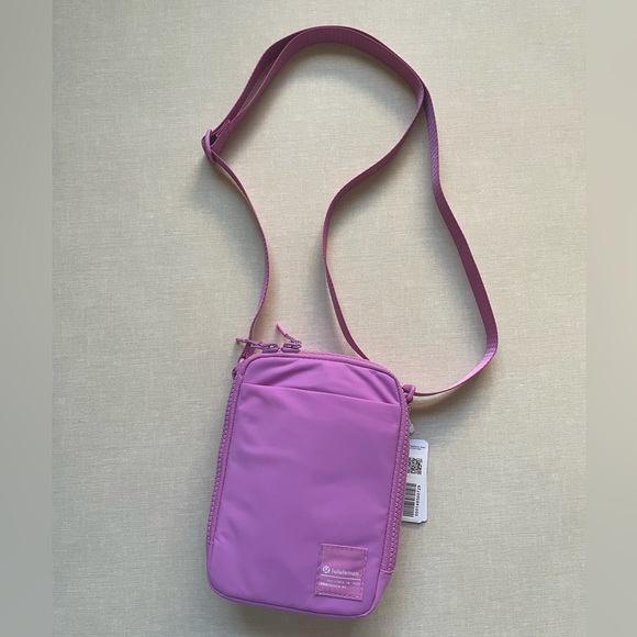 Lululemon Easy Access Crossbody Bag 1.5L - Dahlia Mauve - Picture 3 of 16